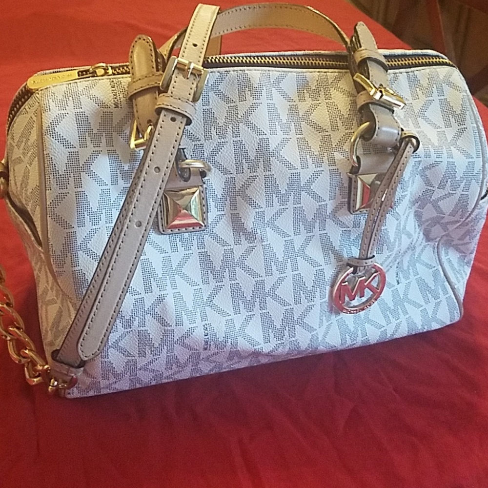 A michael kors purse